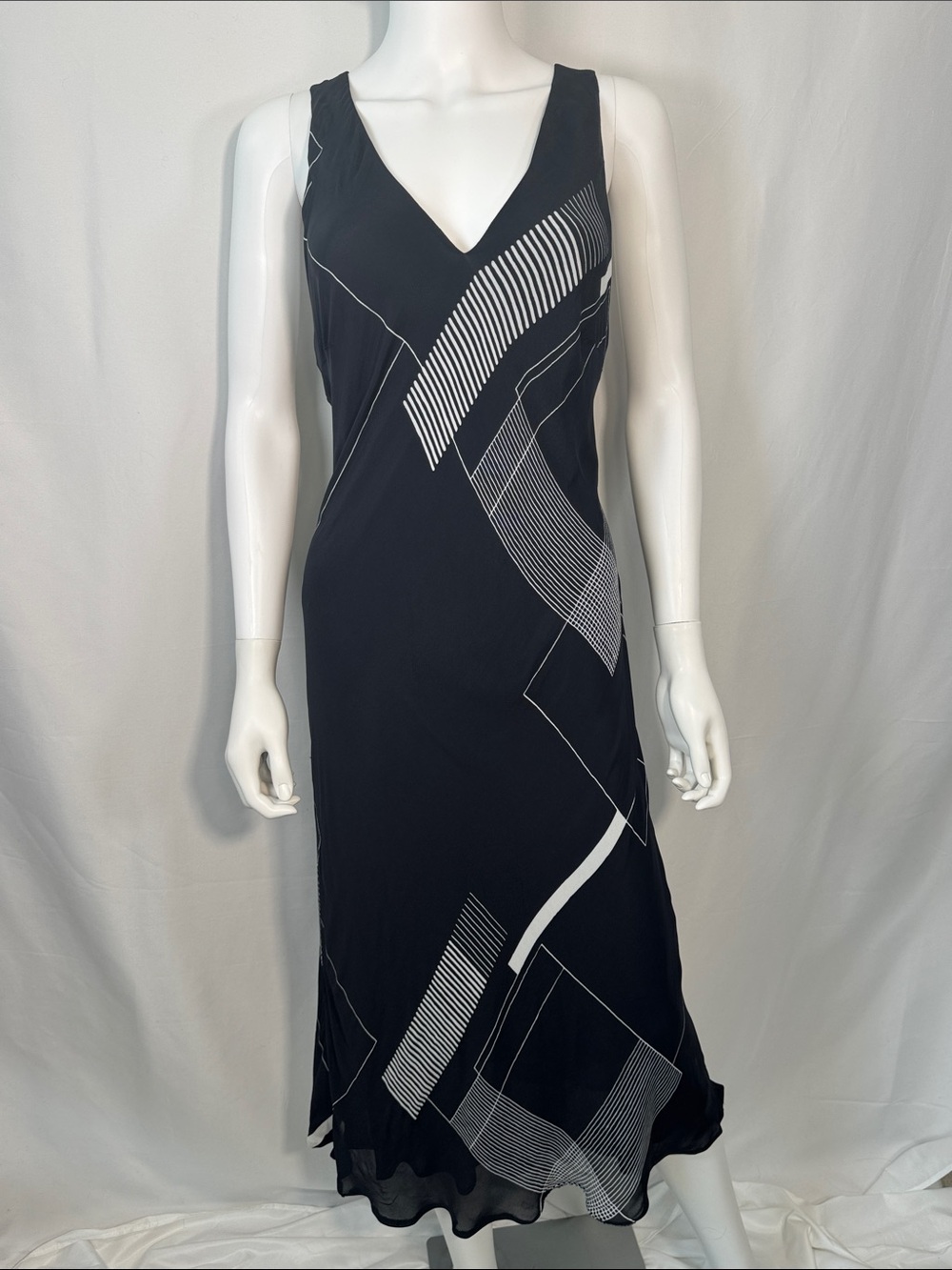 VTG Mondi Black & White Geometric Graphic Sleeveless Midi Dress